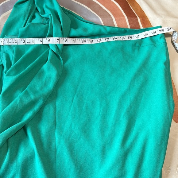 cupcakes and cashmere Deliz Dress Leaf Green - Picture 7 of 9